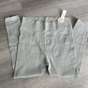 NWT Aerie Offline 7/8 Leggings Size XL Taille Haute.  Never worn.